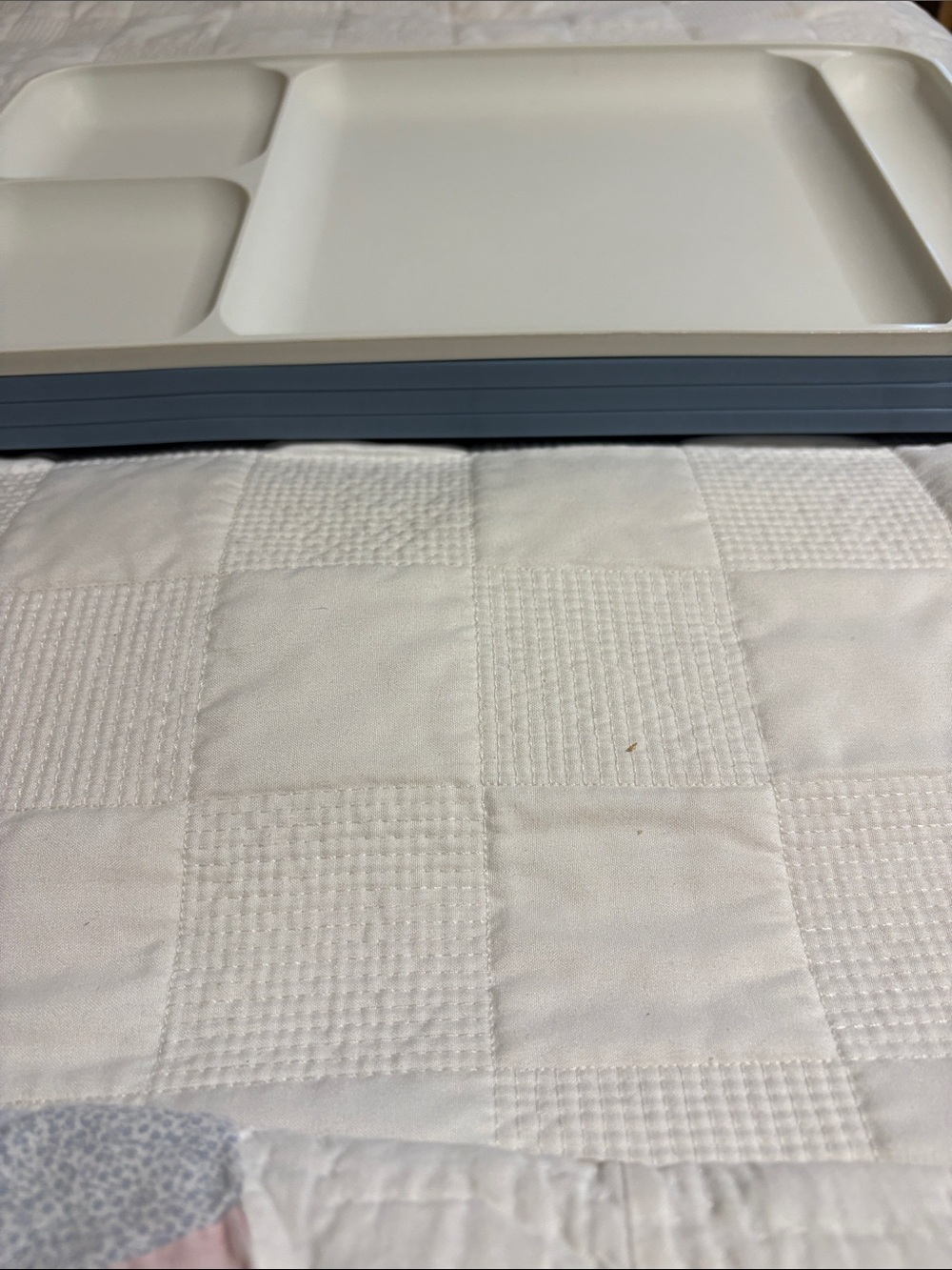 Tupperware Light Blue Four-Compartment Meal Tray - Picture 14 of 14